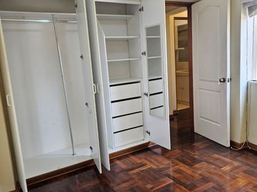 VENTA DEPARTAMENTO 4TO PISO + AIRES + COCHERA EN SURCO
