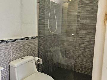 VENTA DEPARTAMENTO 4TO PISO + AIRES + COCHERA EN SURCO