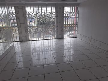 Local Comercial Surquillo frente Mcdo N° 2, AO. 236 m². 2do piso + aires
