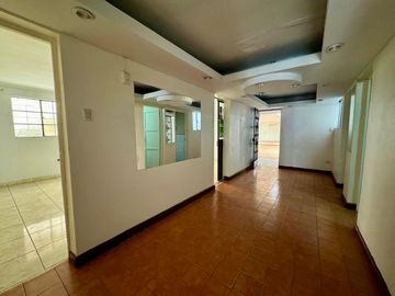 Local Comercial Surquillo frente Mcdo N° 2, AO. 236 m². 2do piso + aires