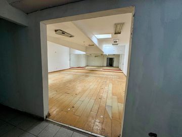 Local Comercial Surquillo frente Mcdo N° 2, AO. 236 m². 2do piso + aires