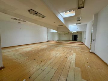 Local Comercial Surquillo frente Mcdo N° 2, AO. 236 m². 2do piso + aires