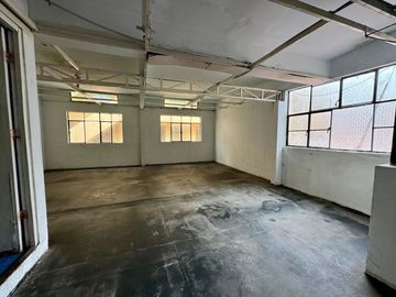 Local Comercial Surquillo frente Mcdo N° 2, AO. 236 m². 2do piso + aires