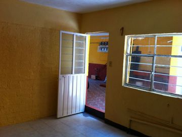 Excelente CASA Familiar