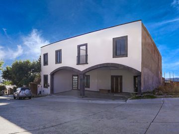 Casa en VENTA o RENTA en Bosques del Refugio. CON 4 RECAMARAS.