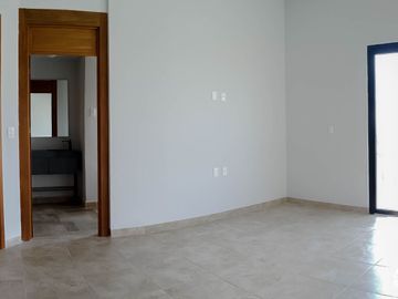 Casa en VENTA o RENTA en Bosques del Refugio. CON 4 RECAMARAS.
