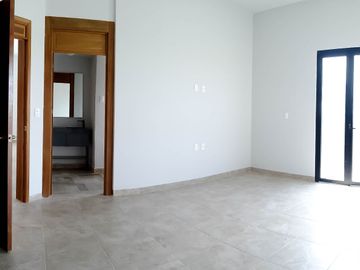 Casa en VENTA o RENTA en Bosques del Refugio. CON 4 RECAMARAS.