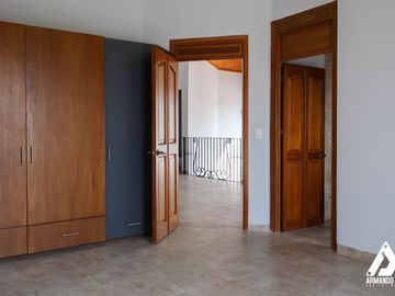 Casa en VENTA o RENTA en Bosques del Refugio. CON 4 RECAMARAS.
