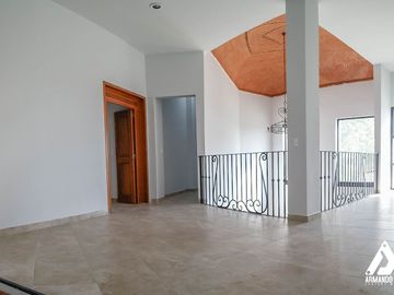 Casa en VENTA o RENTA en Bosques del Refugio. CON 4 RECAMARAS.