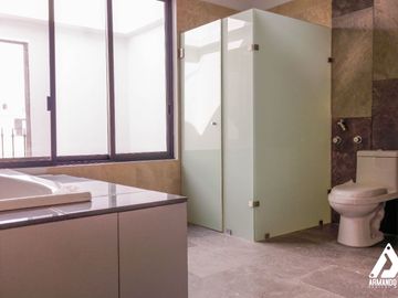 Casa en VENTA o RENTA en Bosques del Refugio. CON 4 RECAMARAS.
