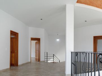 Casa en VENTA o RENTA en Bosques del Refugio. CON 4 RECAMARAS.