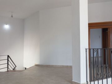Casa en VENTA o RENTA en Bosques del Refugio. CON 4 RECAMARAS.