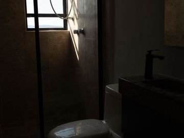 Casa en VENTA o RENTA en Bosques del Refugio. CON 4 RECAMARAS.