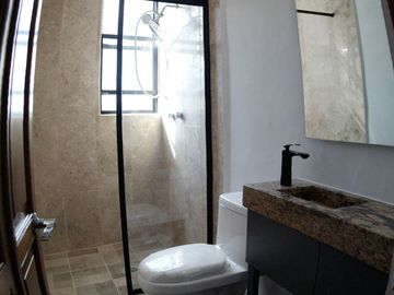 Casa en VENTA o RENTA en Bosques del Refugio. CON 4 RECAMARAS.
