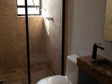 Casa en VENTA o RENTA en Bosques del Refugio. CON 4 RECAMARAS.