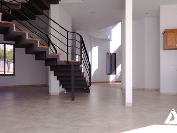 Casa en VENTA o RENTA en Bosques del Refugio. CON 4 RECAMARAS.