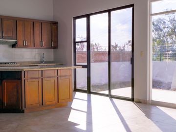 Casa en VENTA o RENTA en Bosques del Refugio. CON 4 RECAMARAS.