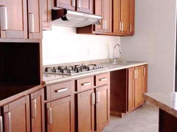 Casa en VENTA o RENTA en Bosques del Refugio. CON 4 RECAMARAS.