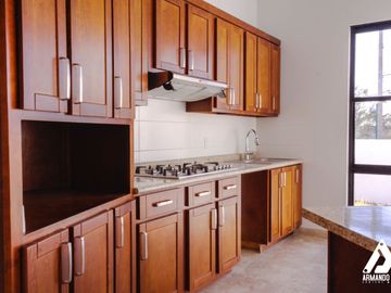 Casa en VENTA o RENTA en Bosques del Refugio. CON 4 RECAMARAS.
