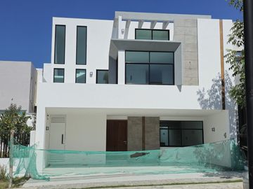 MAGNIFICA RESIDENCIA - PARQUE NAYARIT