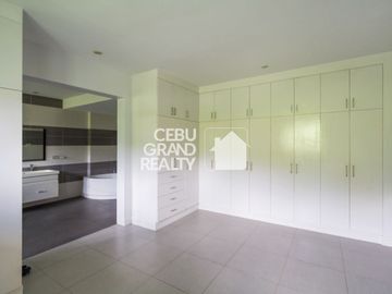 Large 9 Bedroom House with Ocean View for Sale in Maria Luisa Park