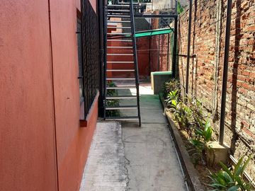 Venta de casa, buenos cimientos y gran potencial en Cuernavaca, Morelos