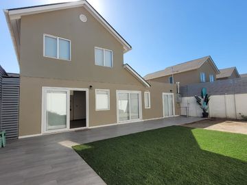 Gran Oportunidad!!! Hermosa casa en Condominio - 4D 3B - Buin