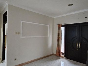 Dijual Rumah Nyaman di Bintaro, Lingkungan Asri, Strategis