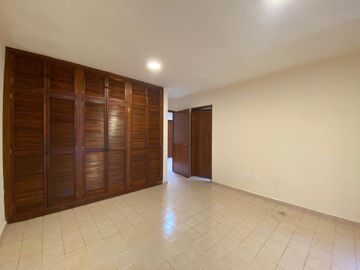 VENTA CASA MANSIONES DEL VALLE,4 recamaras,estudio,cuarto servicio,jardin