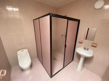 VENTA CASA MANSIONES DEL VALLE,4 recamaras,estudio,cuarto servicio,jardin