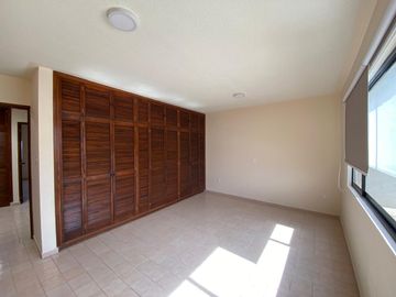 VENTA CASA MANSIONES DEL VALLE,4 recamaras,estudio,cuarto servicio,jardin
