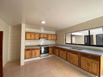 VENTA CASA MANSIONES DEL VALLE,4 recamaras,estudio,cuarto servicio,jardin