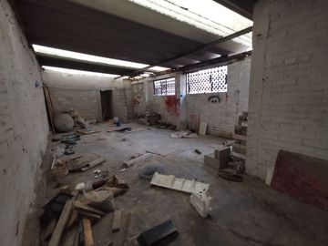 Casa / Bodega en venta en Leyes de Reforma 3a Sección, Iztapalapa, Ciudad de México