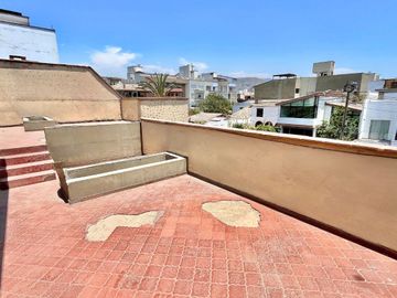 Casa a precio de terreno - Las Gardenias, Surco