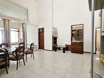 Rumah Dharmahusada Indah Utara