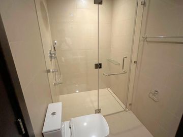 GOOD DEAL FOR SALE: 1 Bedroom Unit in Garden Towers, Makati City