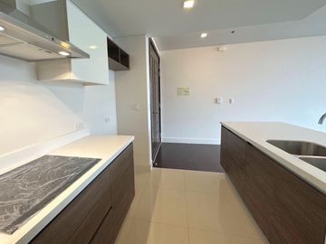 GOOD DEAL FOR SALE: 1 Bedroom Unit in Garden Towers, Makati City