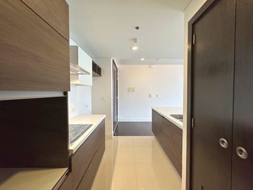 GOOD DEAL FOR SALE: 1 Bedroom Unit in Garden Towers, Makati City