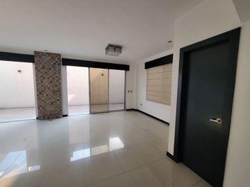 Venta de Casa en Urbanizacion Arcadia en Via a la Costa