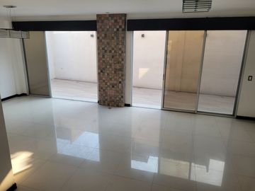 Venta de Casa en Urbanizacion Arcadia en Via a la Costa