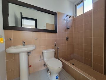 Venta de Casa en Urbanizacion Arcadia en Via a la Costa