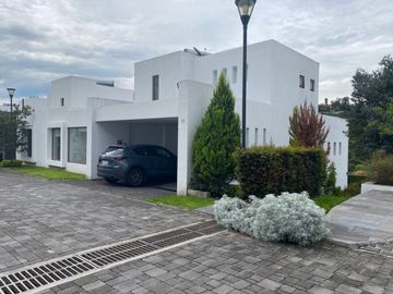VENTA OPORTUNIDAD CASA EN NAYON EN URBANIZACION PRIVADA