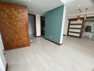 VENTA OPORTUNIDAD CASA EN NAYON EN URBANIZACION PRIVADA