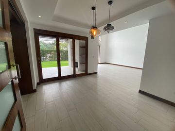 VENTA OPORTUNIDAD CASA EN NAYON EN URBANIZACION PRIVADA
