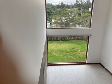 VENTA OPORTUNIDAD CASA EN NAYON EN URBANIZACION PRIVADA