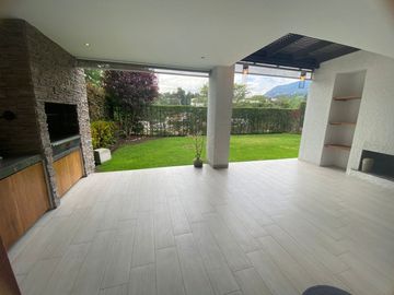 VENTA OPORTUNIDAD CASA EN NAYON EN URBANIZACION PRIVADA