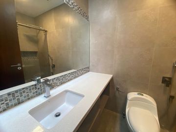 VENTA OPORTUNIDAD CASA EN NAYON EN URBANIZACION PRIVADA