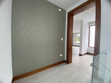 VENTA OPORTUNIDAD CASA EN NAYON EN URBANIZACION PRIVADA