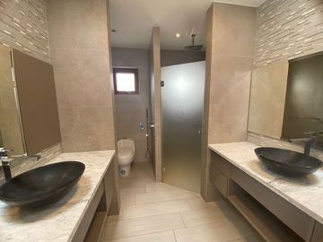 VENTA OPORTUNIDAD CASA EN NAYON EN URBANIZACION PRIVADA