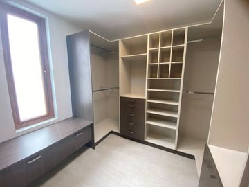 VENTA OPORTUNIDAD CASA EN NAYON EN URBANIZACION PRIVADA